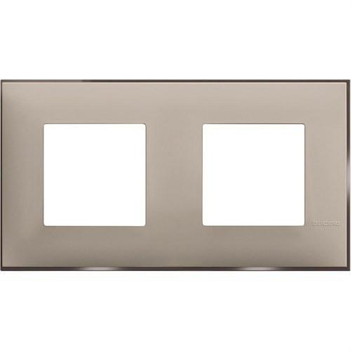 Rahmenabdeckung für 2x2 Module in Satin-Creme Classia mit der Referenz R4802M2CS von der Marke BTICINO