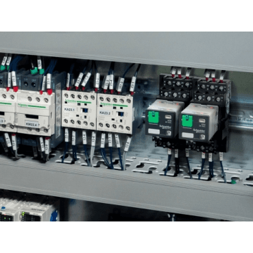Steckbares Leistungsrelais HARMONY Relay 15 A 1 NANC mit LED mit der Referenz RPM12P7 von der Marke SCHNEIDER ELECTRIC