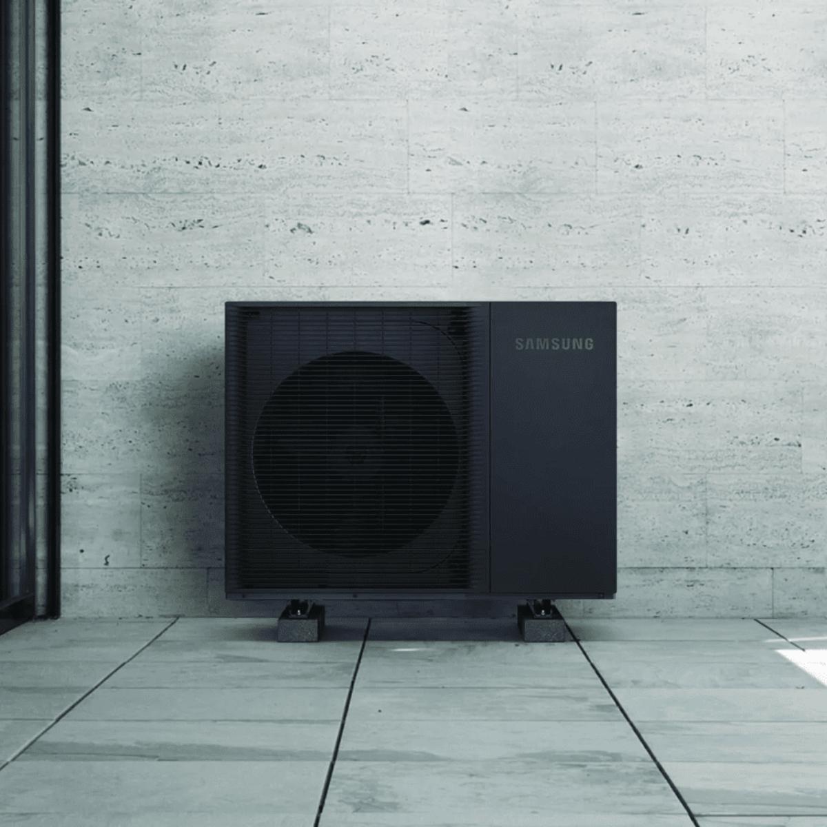 Samsung EHS HT Quiet 12 kW Monobloc Three-Phase Outdoor Aerothermal Unit with reference AE120BXYDGG/EU from the brand SAMSUNG